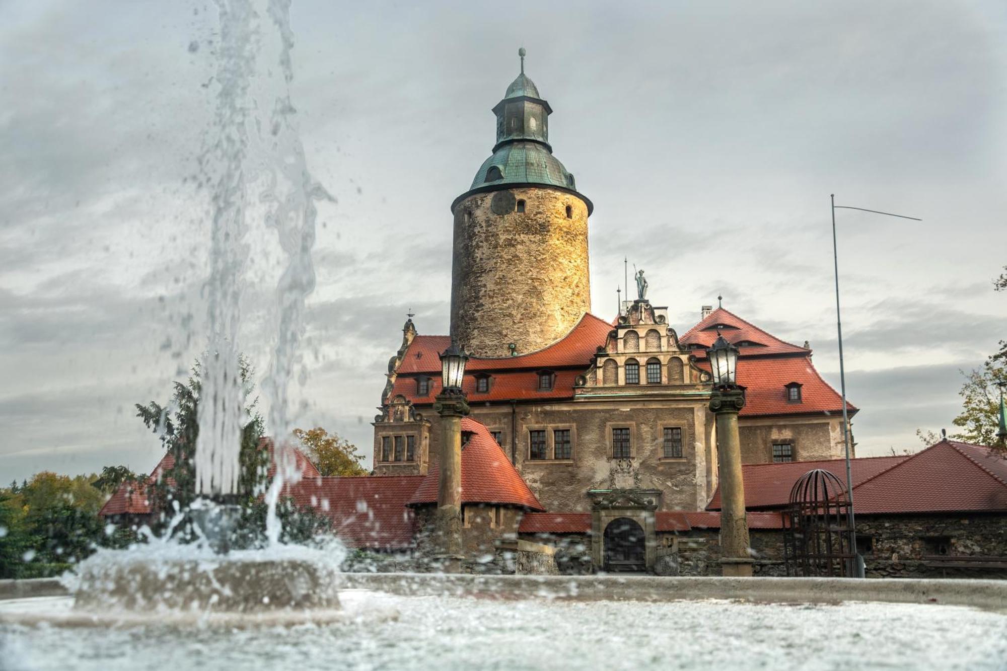 Aparthotel Zamek Czocha Leśna Esterno foto